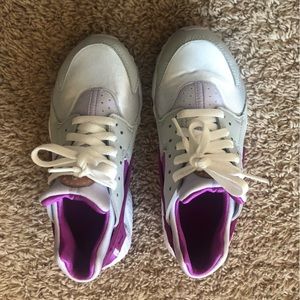 Girls 5Y sneaker, worn once, crease on right side as pictured.
